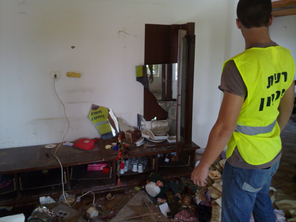 According to residents of al-Arakib, the youth volunteers vandalized village homes